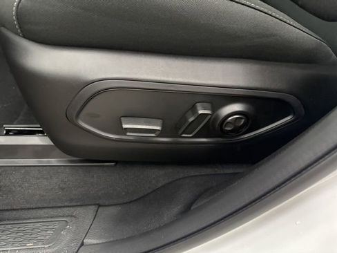 New 2025 Jeep Grand Cherokee L Laredo image 11