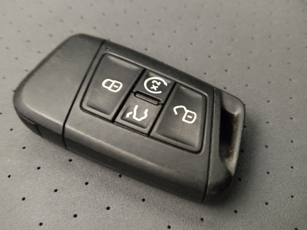 Used 2025 Volkswagen Jetta SE FWD image 32