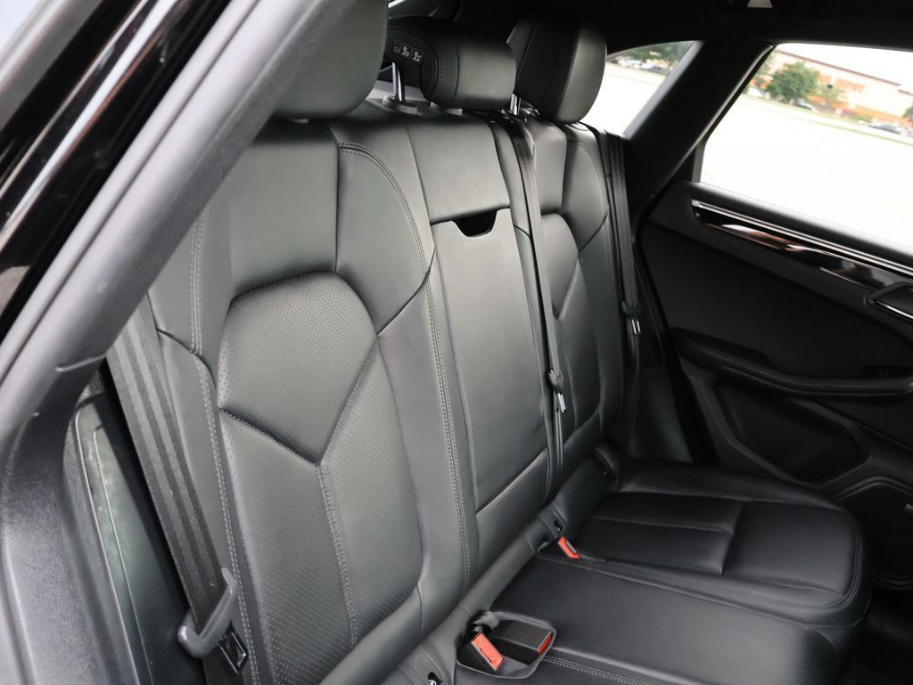 Used 2018 Porsche Macan AWD/4WD image 13
