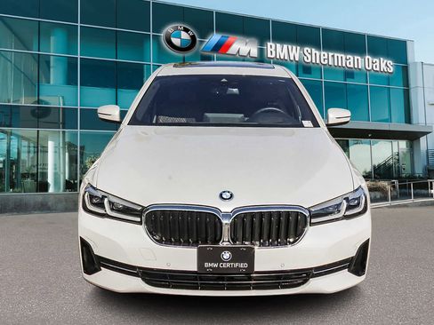 Certified 2023 BMW 530e w/ Premium Package image 2