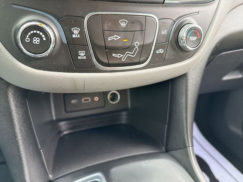 Used 2023 Chevrolet Equinox LS image 19