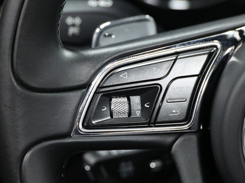 Used 2018 Bentley Bentayga AWD/4WD image 28
