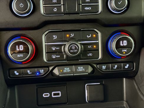 Used 2021 Chevrolet Suburban High Country AWD/4WD image 18