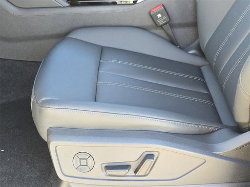 New 2025 Audi Q5 Premium image 17