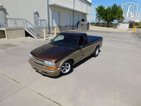 Used 2000 Chevrolet S10 Pickup LS w/ Preferred Equipment Group image 27