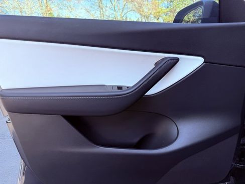 Used 2022 Tesla Model Y Performance image 21