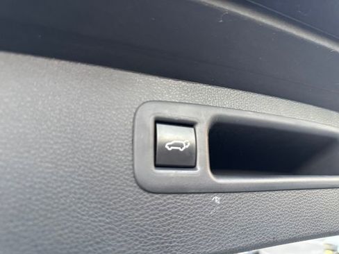 Used 2023 Toyota Highlander XLE image 32