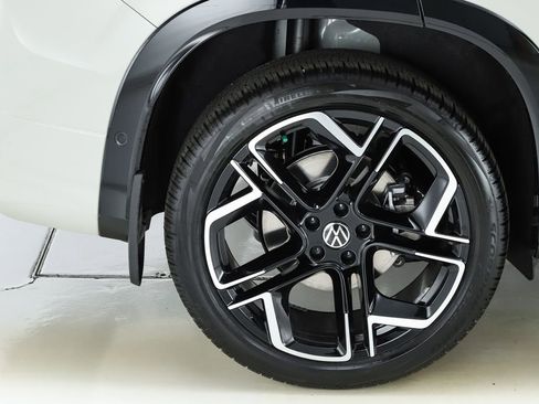 New 2026 Volkswagen Tiguan SEL R-Line image 13