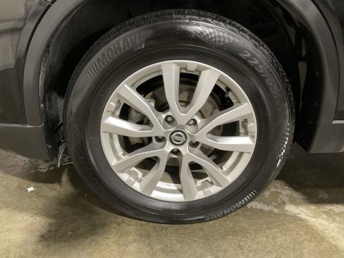 Used 2017 Nissan Rogue SV image 11