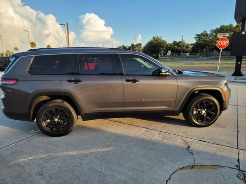 Used 2023 Jeep Grand Cherokee L Limited w/ Luxury Tech Group II RWD image 6