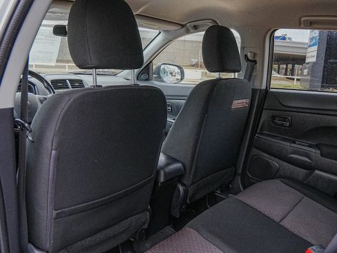 Used 2017 Mitsubishi Outlander Sport ES image 40