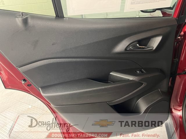 Used 2025 Chevrolet Trax LT w/ LT Convenience Package FWD image 31