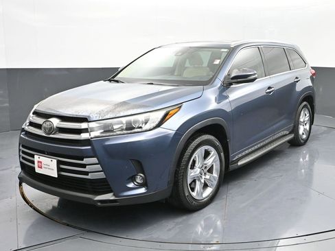 Certified 2019 Toyota Highlander Limited Platinum image 1