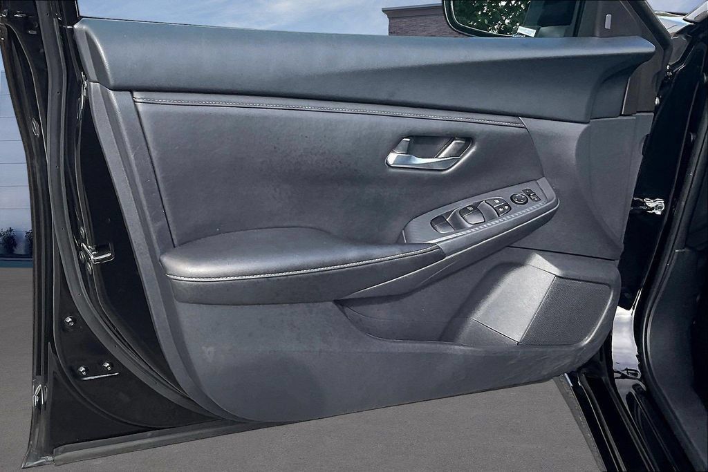 Used 2025 Nissan Sentra SV FWD image 19
