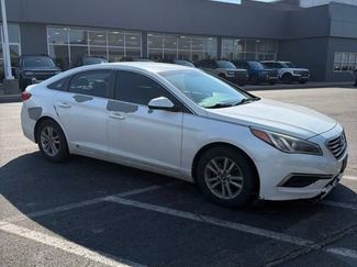Used 2017 Hyundai Sonata SE FWD 360° Tour