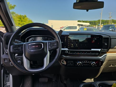 Used 2023 GMC Sierra 1500 SLE AWD/4WD image 18
