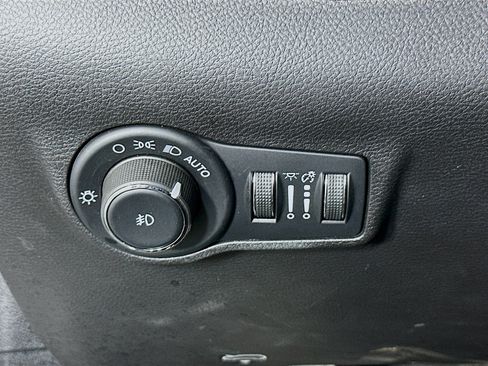 Used 2025 Jeep Compass Limited image 16