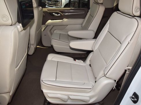 Used 2024 GMC Yukon XL Denali w/ Advanced Technology Package AWD/4WD image 14