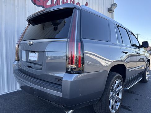 Used 2018 Cadillac Escalade Luxury w/ LPO, Radiant Package image 38