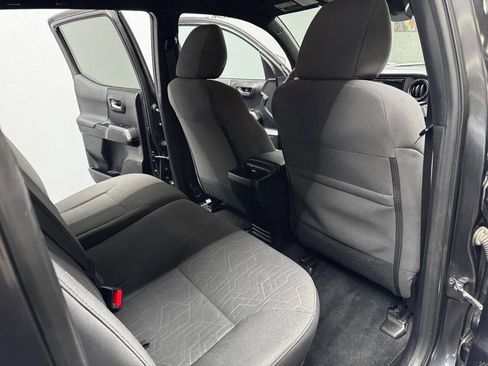 Used 2018 Toyota Tacoma TRD Sport AWD/4WD image 47