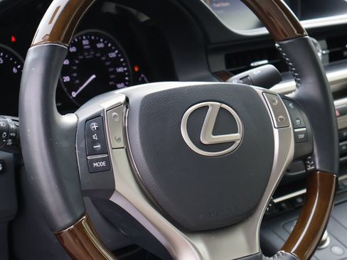 Used 2015 Lexus ES 350 w/ Luxury Package FWD image 17