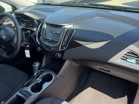 Used 2017 Chevrolet Cruze LT FWD image 27