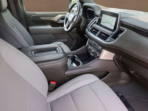 Used 2023 GMC Yukon SLT w/ SLT Premium Package AWD/4WD image 32