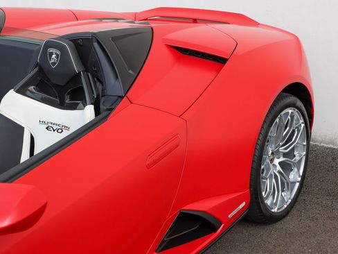 Used 2024 Lamborghini Huracan EVO image 24