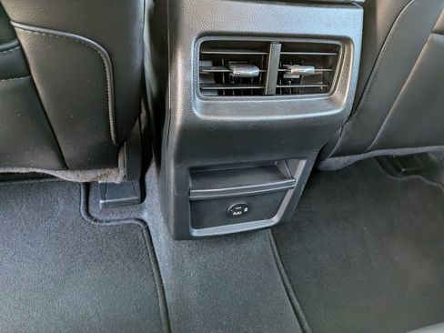 Used 2021 Ford Edge SEL image 25