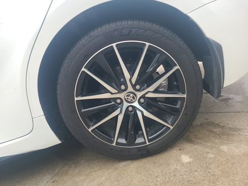 Used 2024 Toyota Camry SE image 11