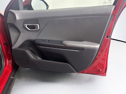 Used 2025 Kia K4 LXS image 33
