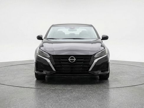 Used 2025 Nissan Altima 2.5 SV image 2