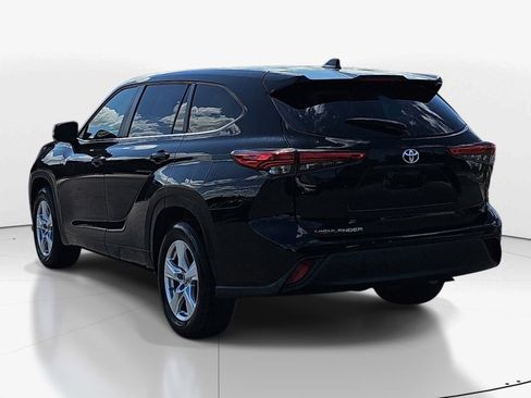 Used 2023 Toyota Highlander L FWD image 6