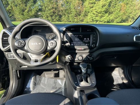 Used 2022 Kia Soul LX w/ Technology Package image 11