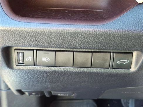Used 2020 Toyota RAV4 Limited FWD image 10