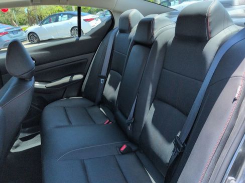 Used 2023 Nissan Altima 2.5 SR w/ SR Premium Package image 13