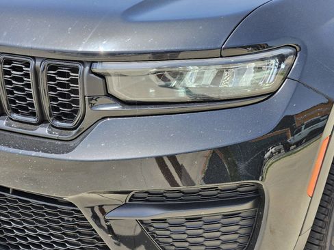 New 2024 Jeep Grand Cherokee Altitude image 8