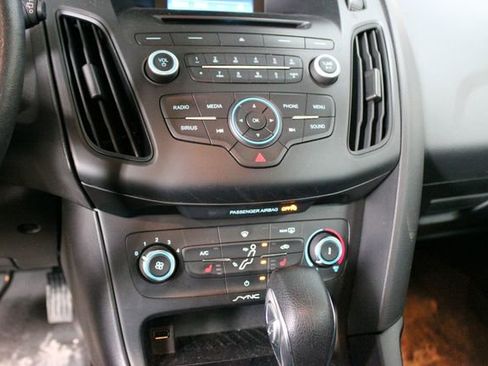 Used 2017 Ford Focus SE w/ SE Winter Package FWD image 17
