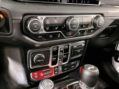 Used 2025 Jeep Wrangler Unlimited Rubicon 4xe w/ Safety Group AWD/4WD image 14