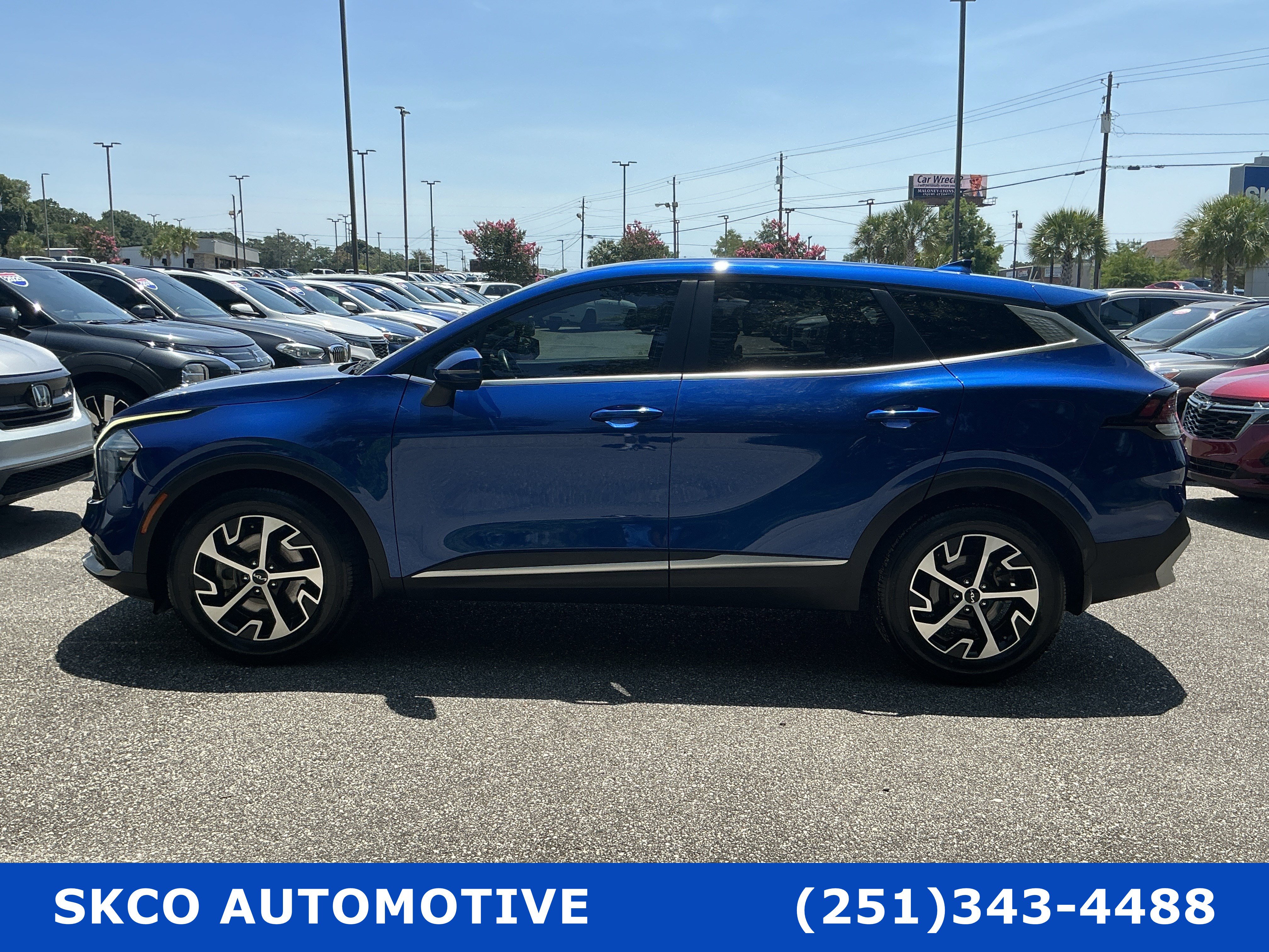 Used 2023 Kia Sportage EX FWD image 2