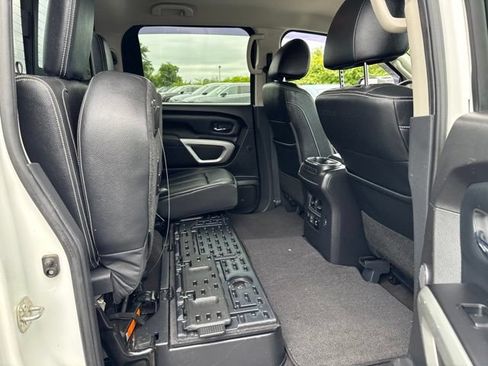 Used 2019 Nissan Titan PRO-4X w/ Pro-4x Convenience Package AWD/4WD image 40