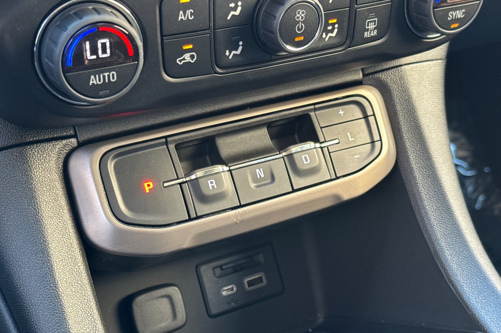 Used 2023 GMC Acadia Denali FWD image 26