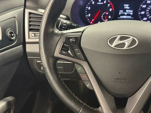 Used 2016 Hyundai Veloster Turbo image 15