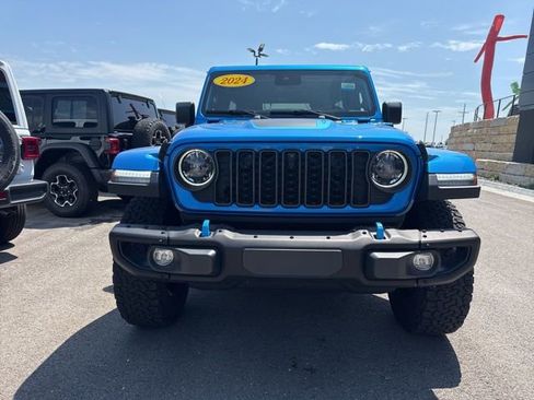 Used 2024 Jeep Wrangler Unlimited Rubicon 4xe AWD/4WD image 9