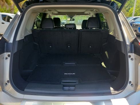 Used 2025 Nissan Rogue Platinum w/ Platinum Premium Package FWD image 8