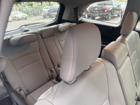 Used 2016 Honda Pilot Touring image 12