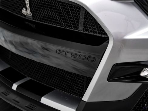 Used 2022 Ford Mustang Shelby GT500 w/ Carbon Fiber Track Pack RWD image 39