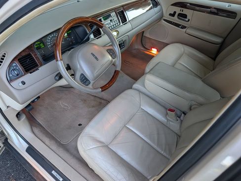 Used 2000 Lincoln Town Car Cartier RWD image 14