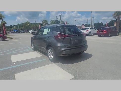 New 2025 Nissan Kicks Play S image 28