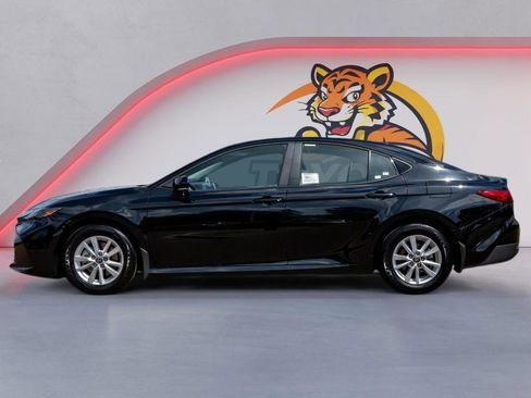 Used 2026 Toyota Camry LE w/ Convenience Package FWD image 8